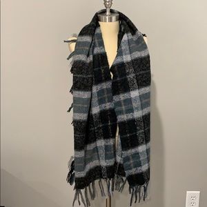 Fringe scarf